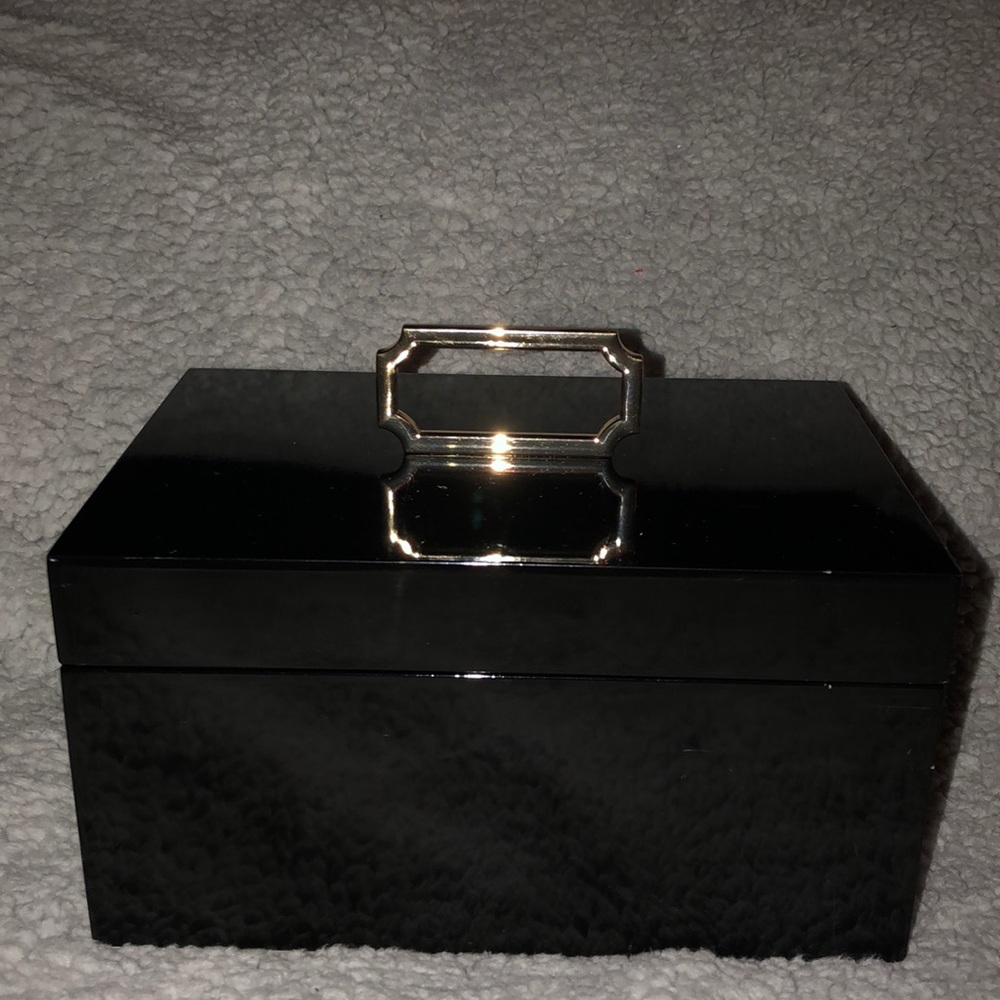BN GOLD HANDLE BLACK JEWELRY BOX